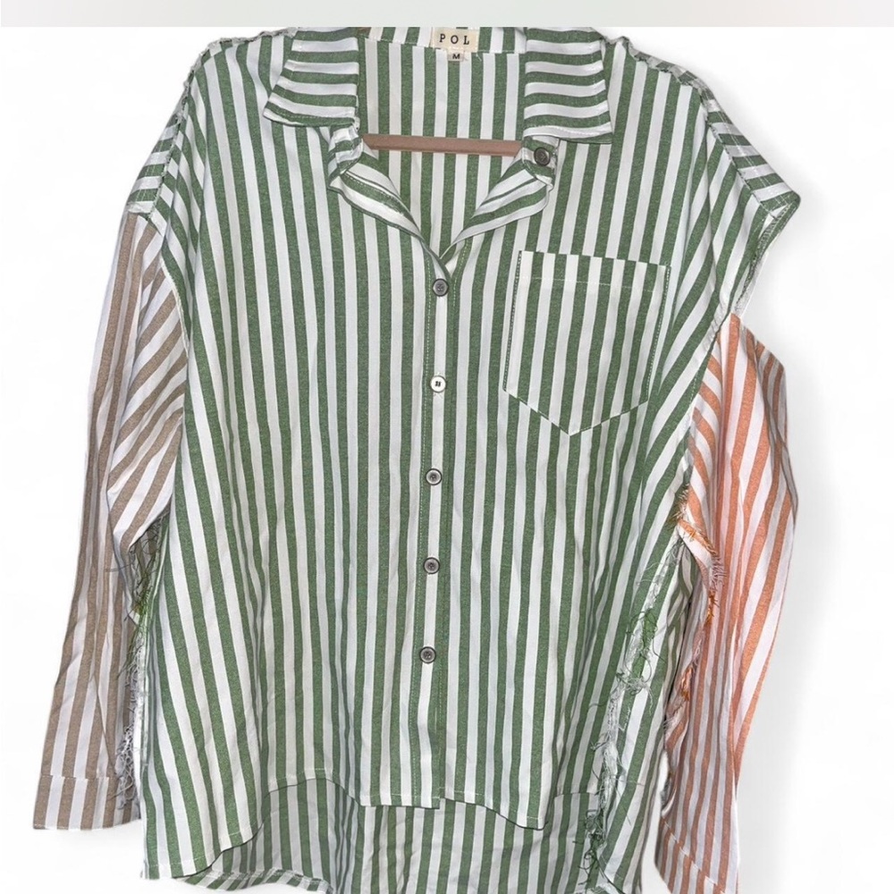 💚🤍🧡POL NWOT size LARGE striped button down, with a fun cold shoulder cut out.